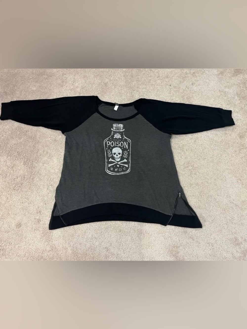 Torrid Size 4 “Pick Your Poison” 3/4 Sleeve Top with Zipper Accents